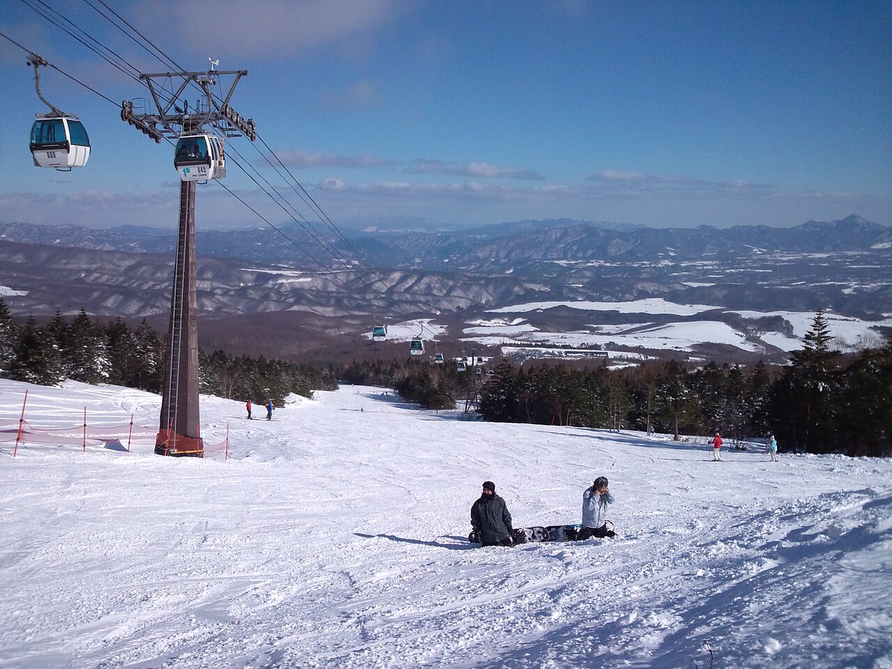 Palcall Tsumagoi Resort Ski & Hotel — snowy slope and mountain panorama. Photo: 苗場山. Archive image; resized.