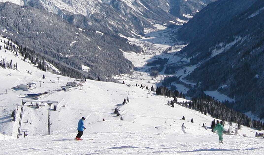 Saint Anton am Arlberg — Galzig slopes. Photo: Johnfmh at English Wikipedia. Archive image; resized. Public domain.