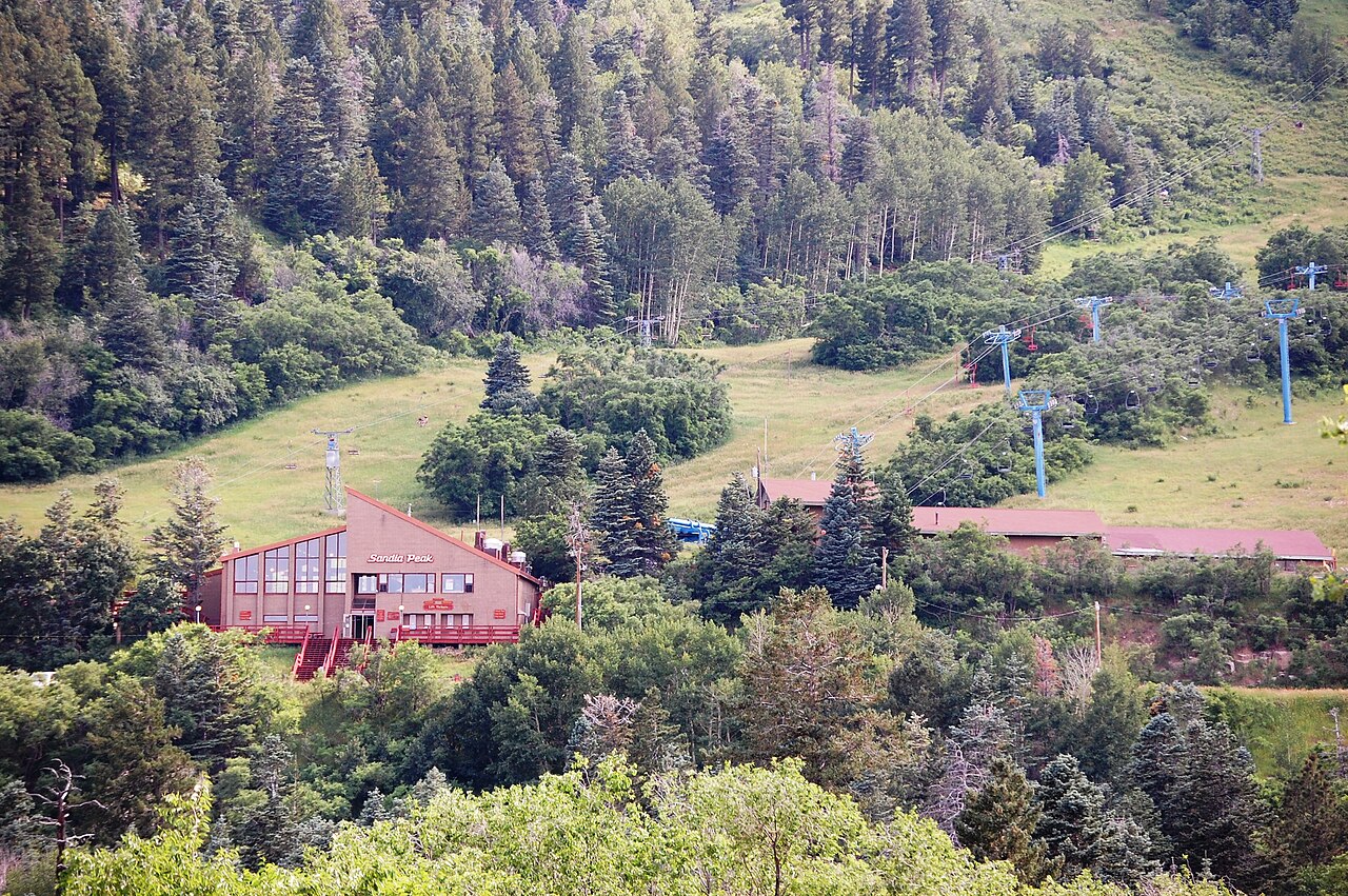 Sandia Peak — summer ski-area view. Photo: Skoch3. Archive image; resized.