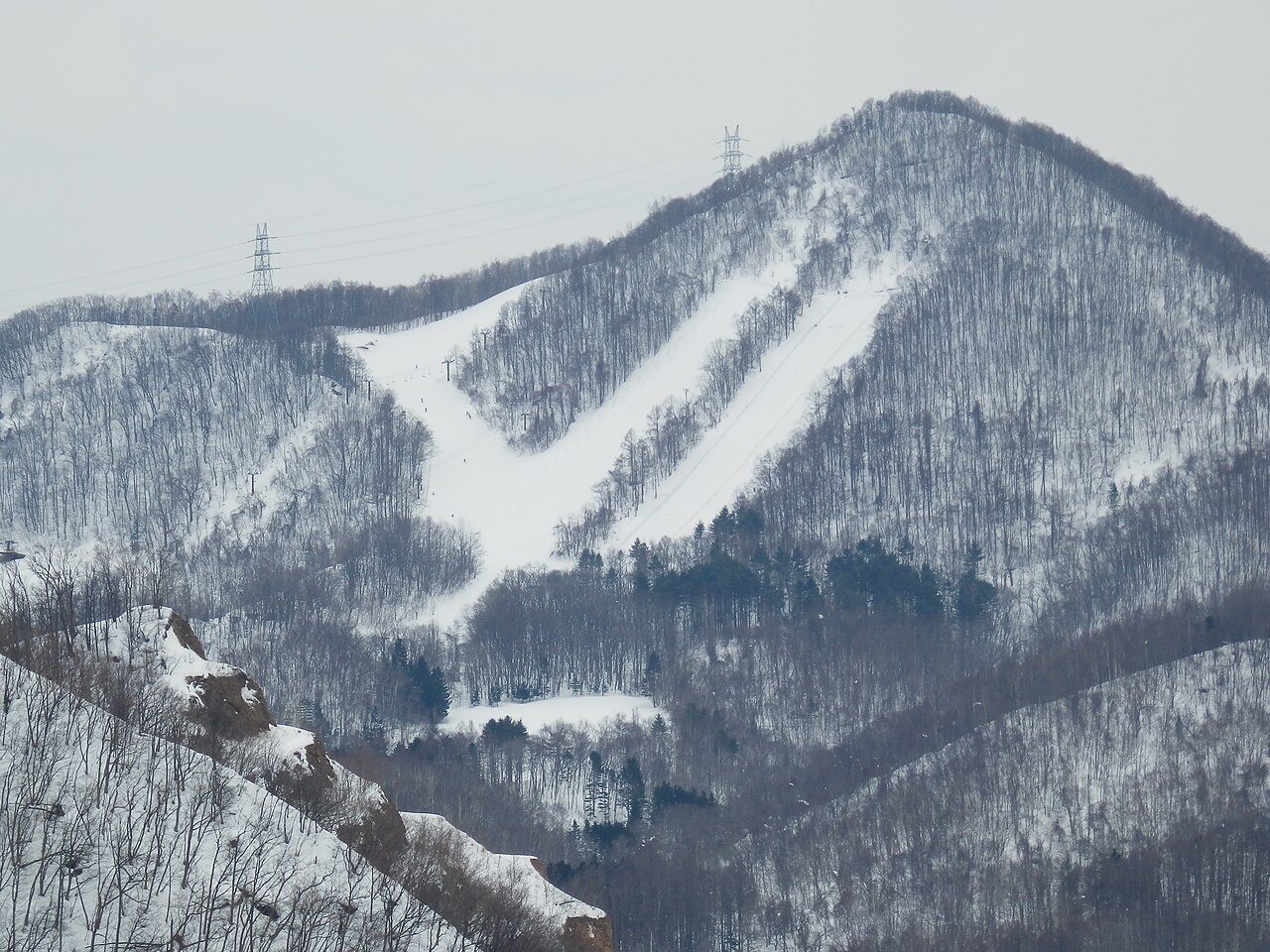 Sapporo Bankei — winter view of the ski runs. Photo: Wakimasa. Archive image; resized.
