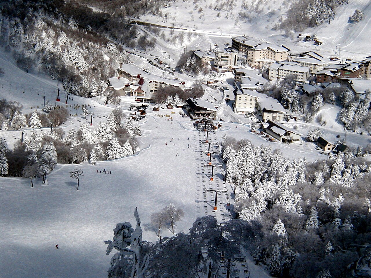 Shiga Kogen Kumanoyu Ski Area — winter view of the ski area. Photo: alala_p. Archive image; resized.
