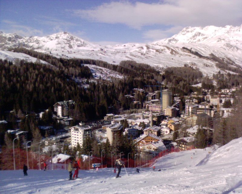 Madesimo — winter view of the resort from the ski slopes. Photo: The original uploader was Fiore dod at Italian Wikipedia.. Archive image; resized.