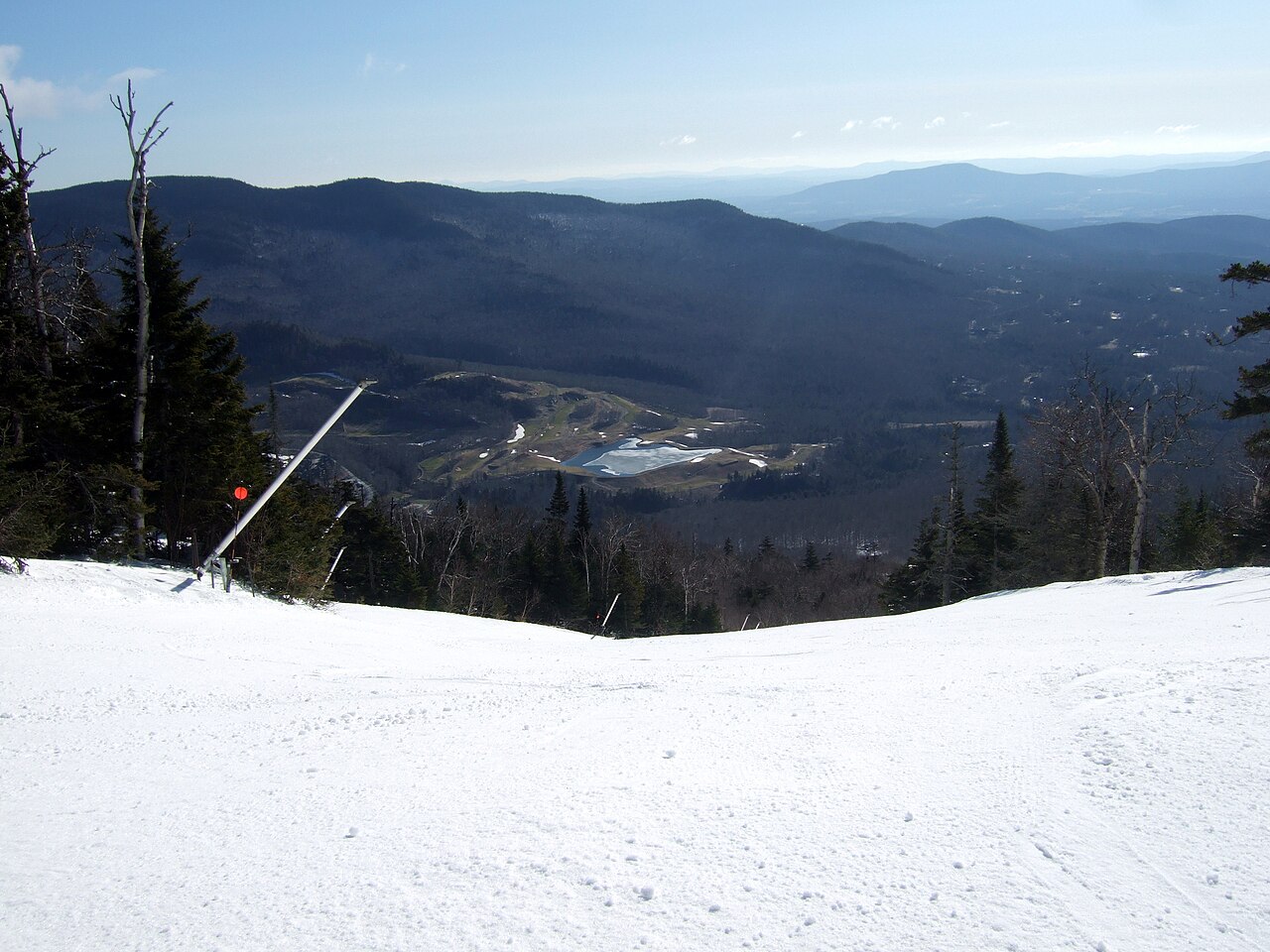 Stowe — winter slope view. Photo: Stevage. Archive image; resized.