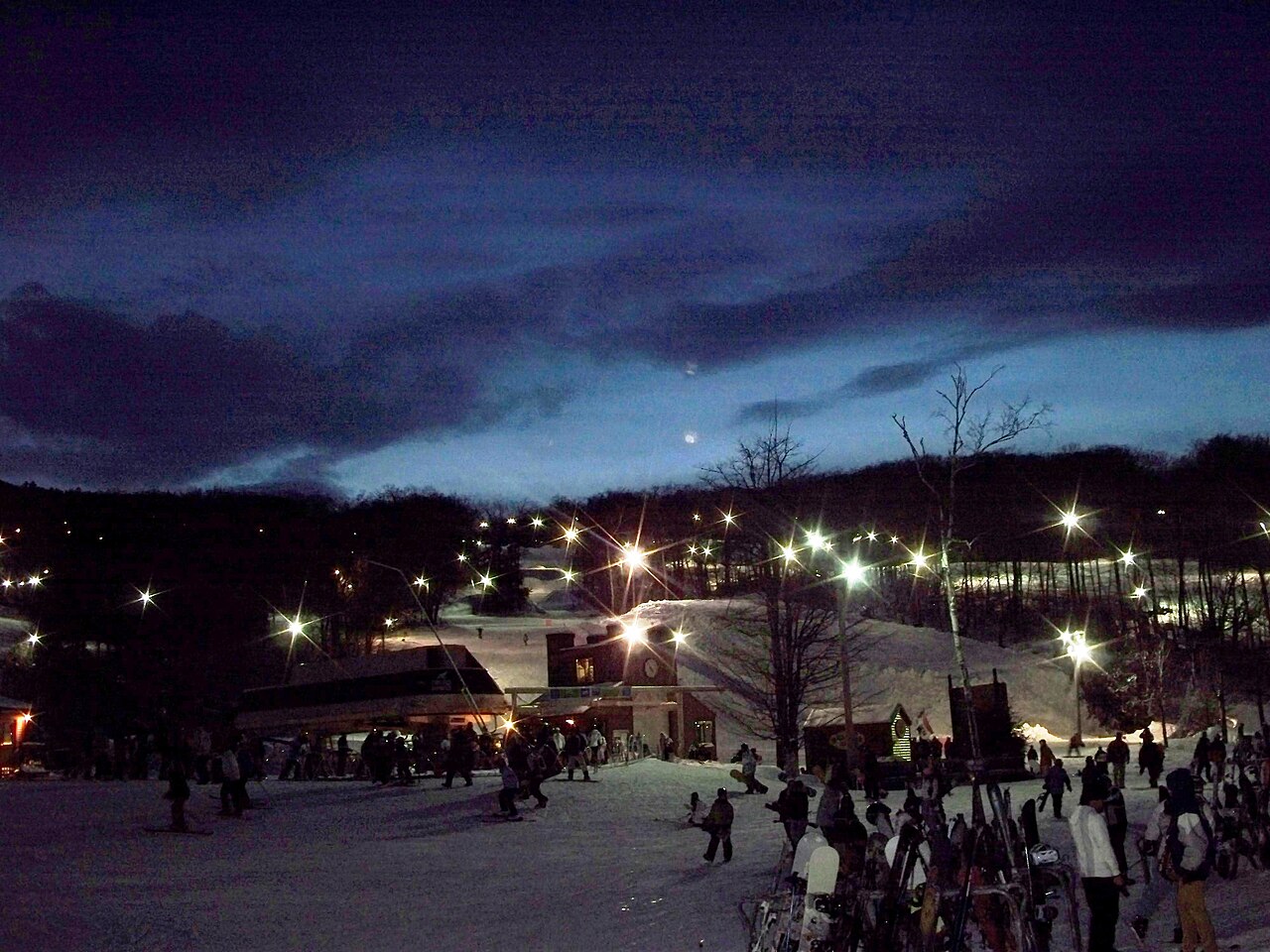 Wachusett Mountain — night skiing. Photo: EgorovaSvetlana. Archive image; resized.