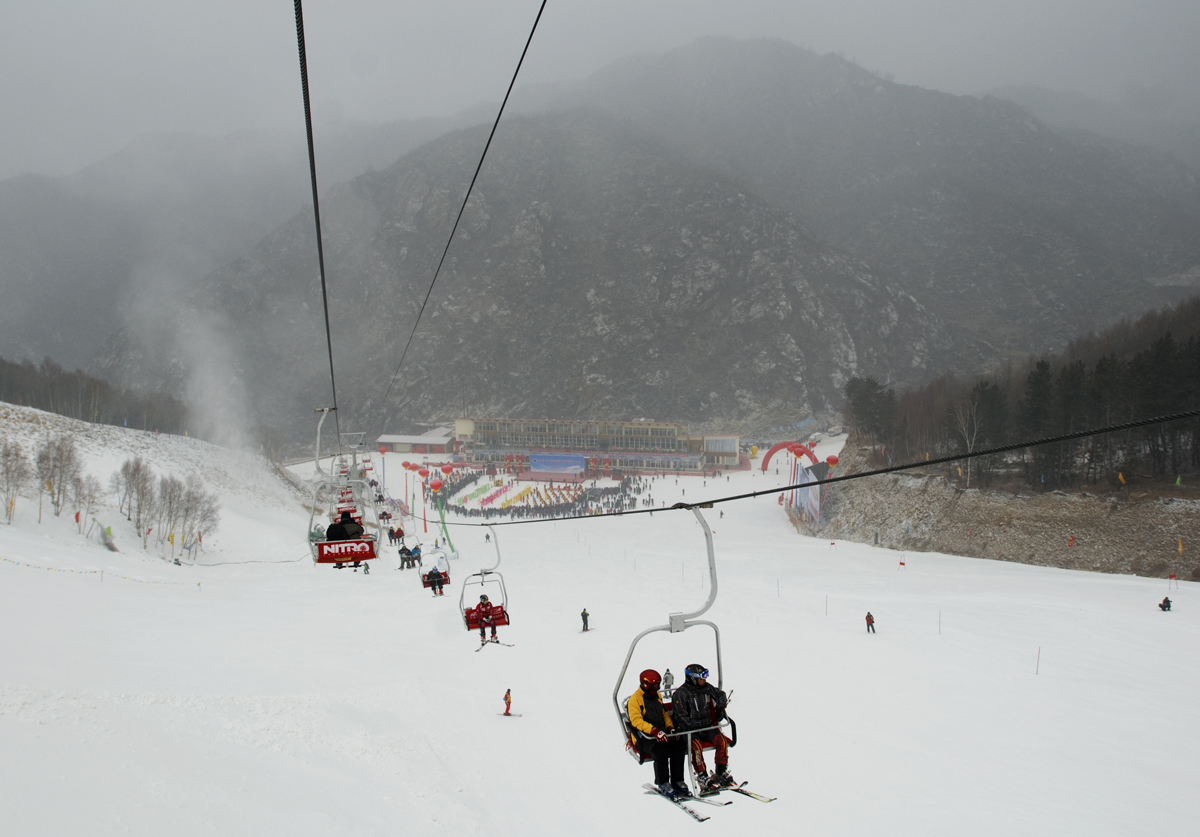 Wanlong — snowy ski slopes. Photo: 黑夜有灯. Archive image; resized.