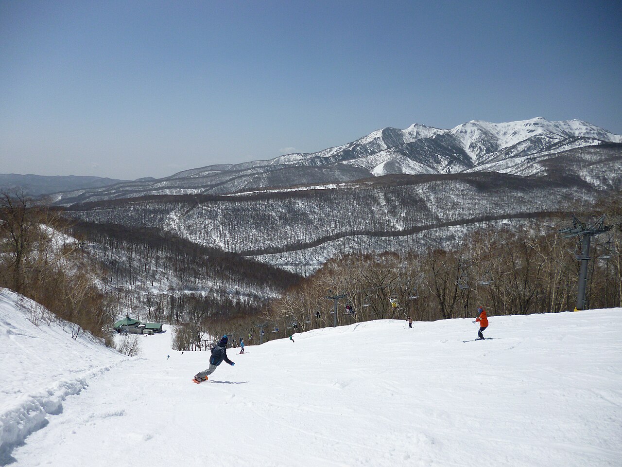White World Oze Iwakura — snowy ski slope. Photo: Ski Mania. Archive image; resized.