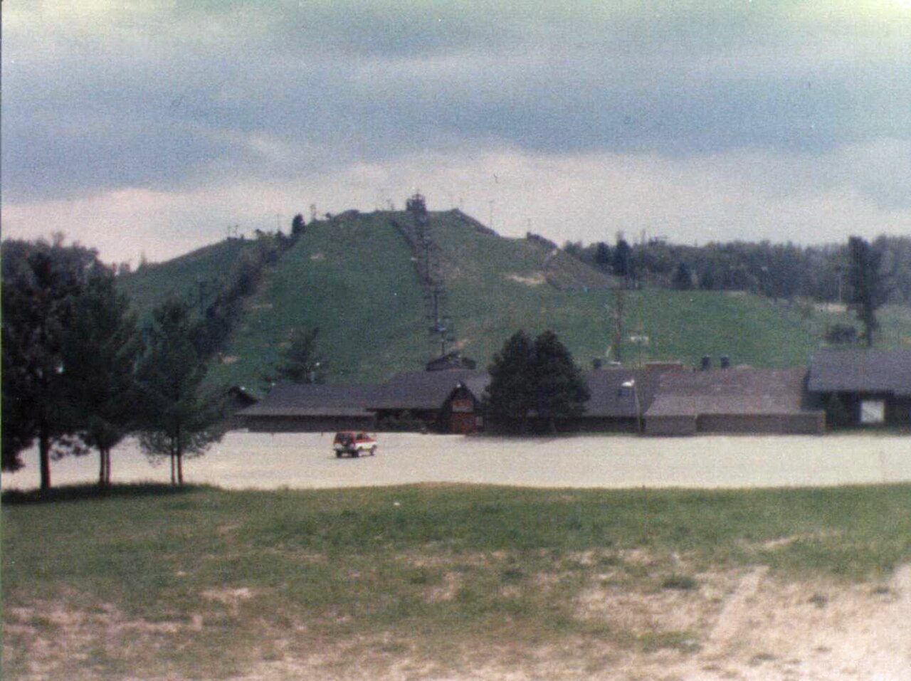 Cannonsburg — historic spring view, 1990. Photo: Xnatedawgx. Archive image; resized.