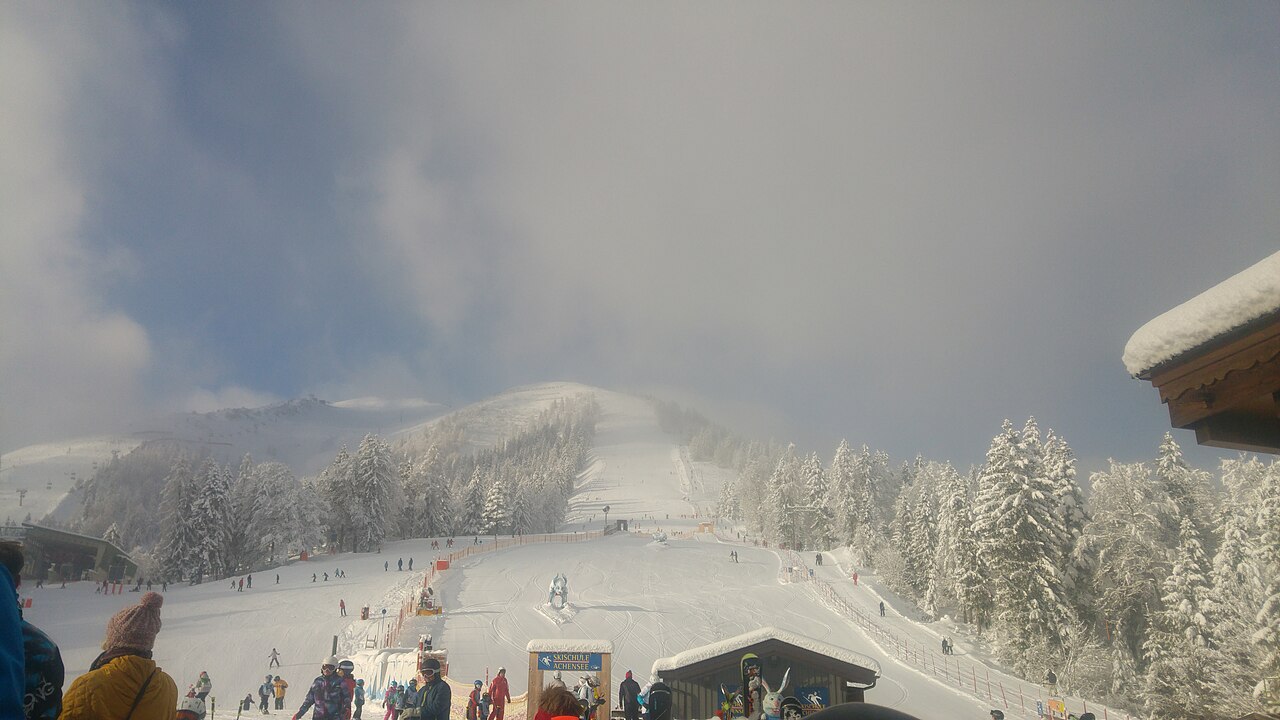 Christlum — ski slopes in winter. Photo: ArticCynda. Archive image; resized.