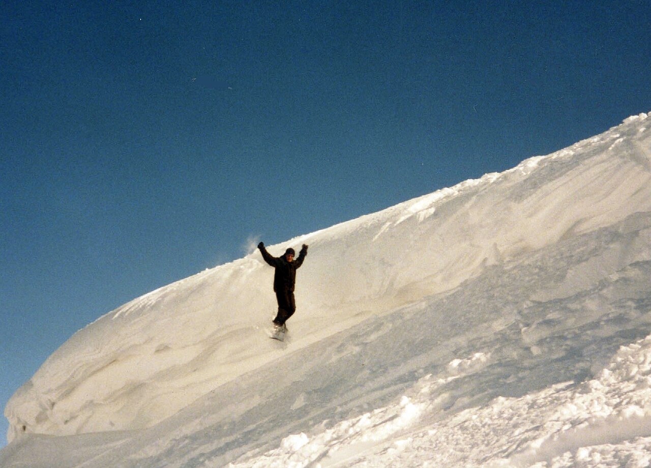 Diavolezza-Lagalb — snowboarding in the ski area. Photo: Pittigrilli~commonswiki. Archive image; resized.