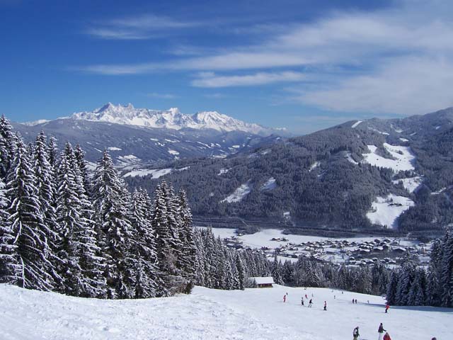 Flachau — ski slope with the Dachstein massif beyond. Photo: JFKCom. Archive image; resized.