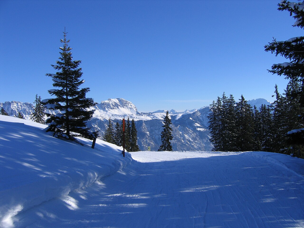 Flumserberg — winter ski run. Photo: Qwesy. Archive image; resized.