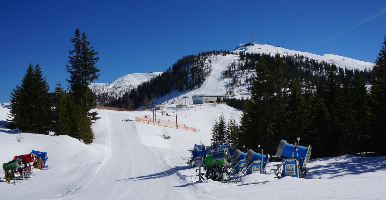 Goldeck — slopes towards the upper station. Photo: Naturpuur. Archive image; resized.