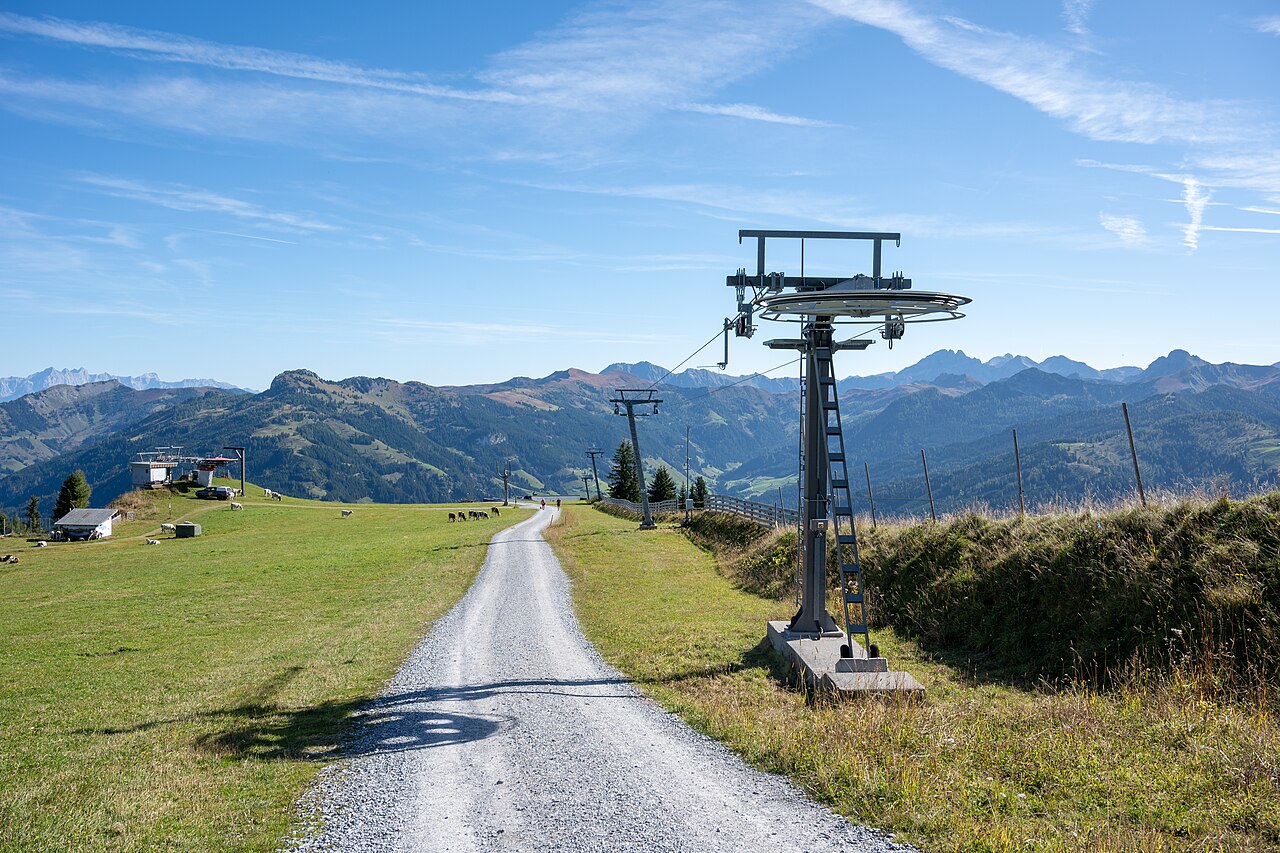 Grossarl — Kreuzhöhe ski lift in summer. Photo: Linie29. Archive image; resized.