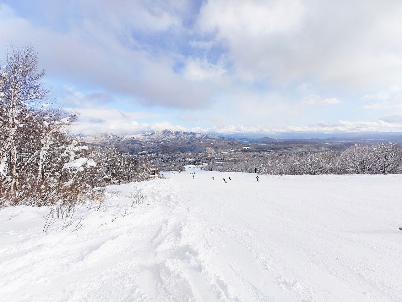 Ikenotaira Onsen ALPEN BLICK Ski Resort — snowy Kayaba slope. Photo: Sklatch. Archive image; resized.