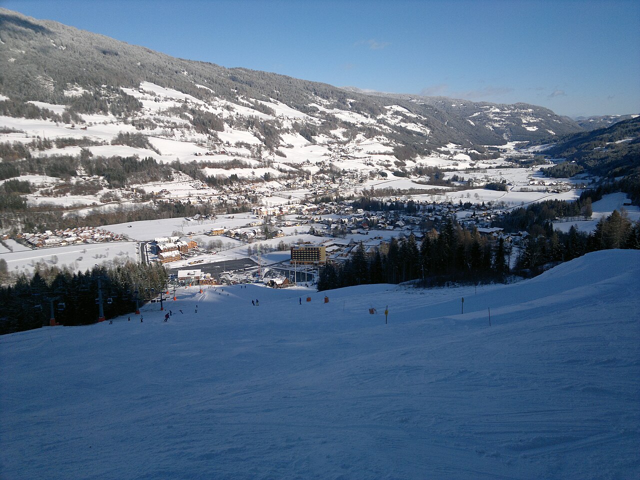 Kreischberg — view from the valley run. Photo: Steirerbua1210. Archive image; resized.