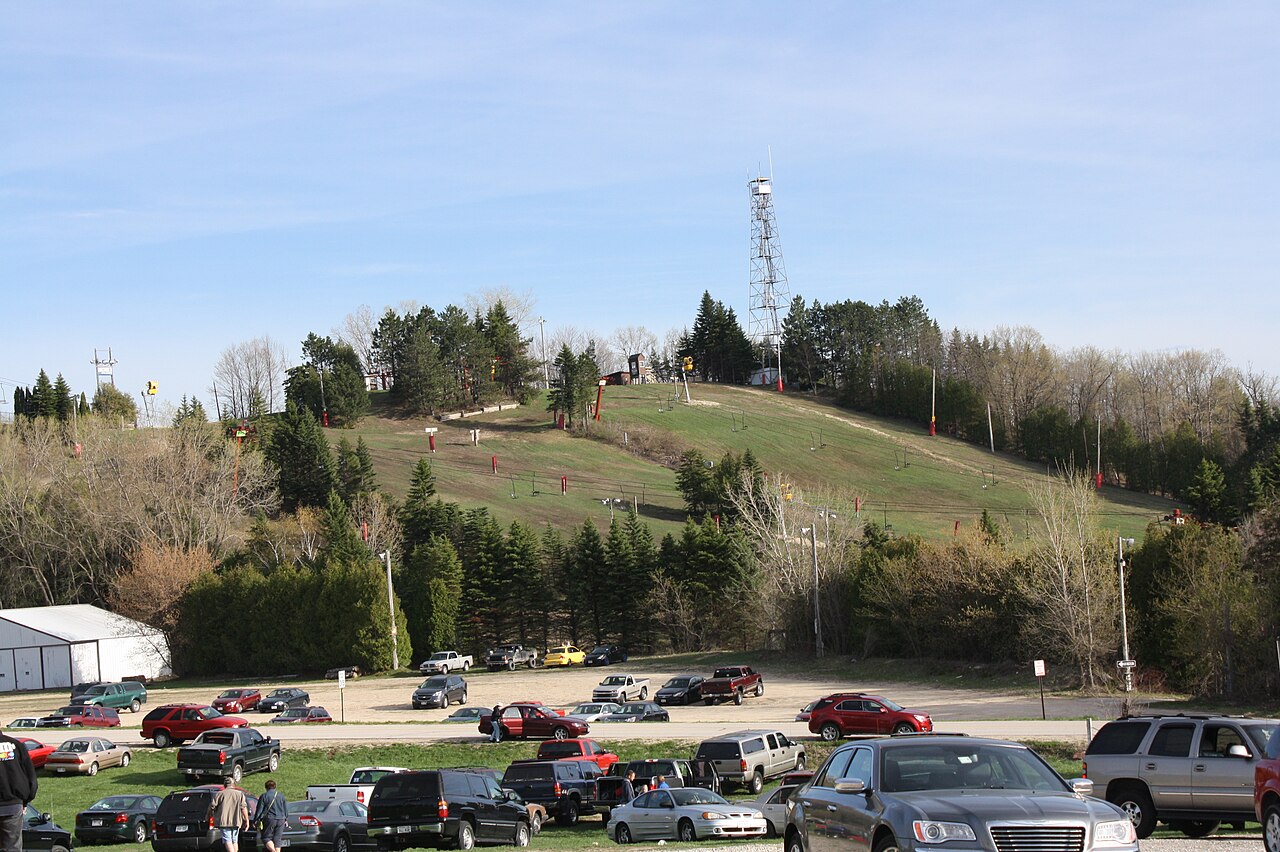 Little Switzerland — spring ski hill view. Photo: Royalbroil. Archive image; resized.
