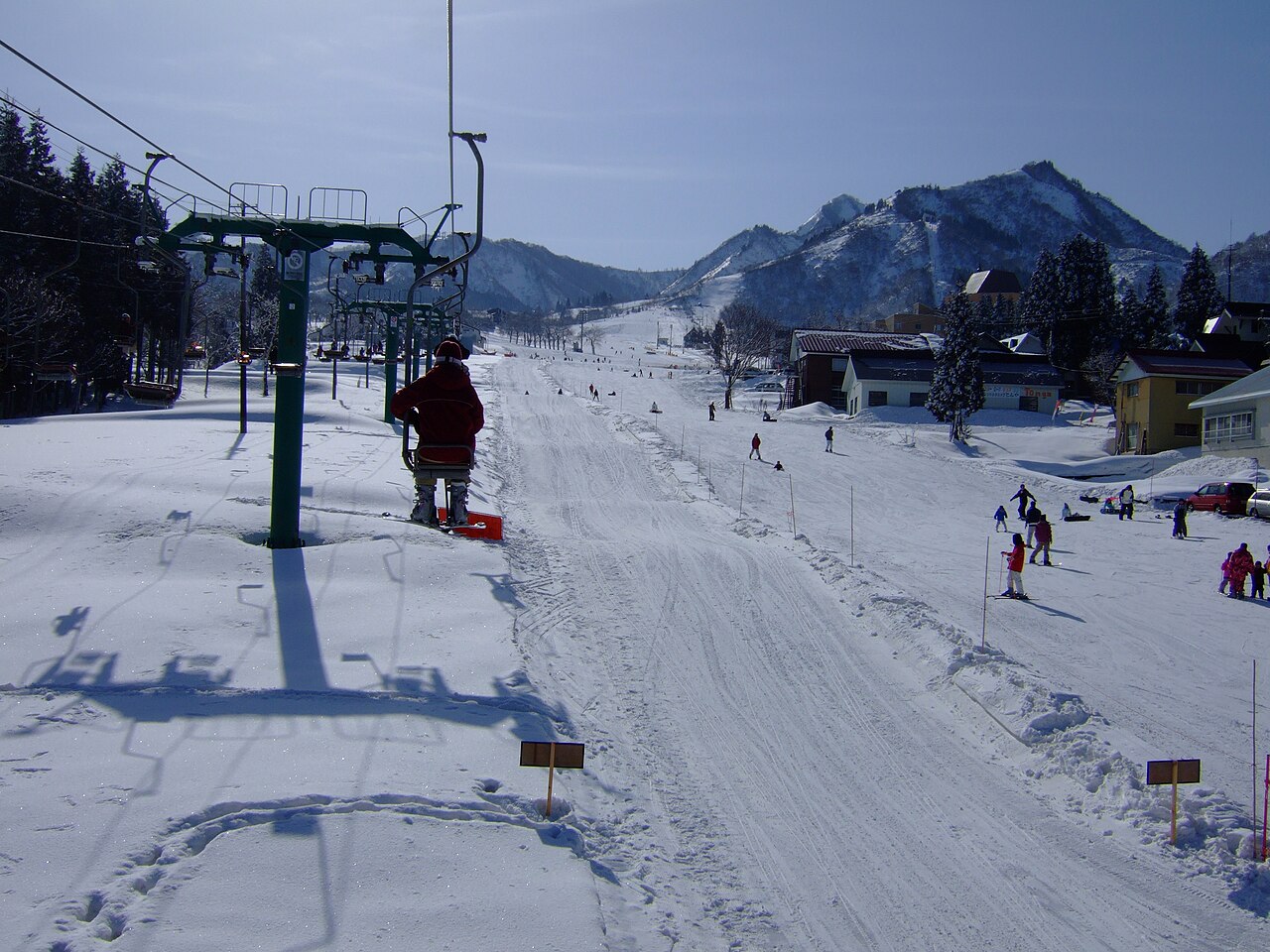 Maiko Snow Resort — ski lift and snowy slopes. Photo: ebio. Archive image; resized.