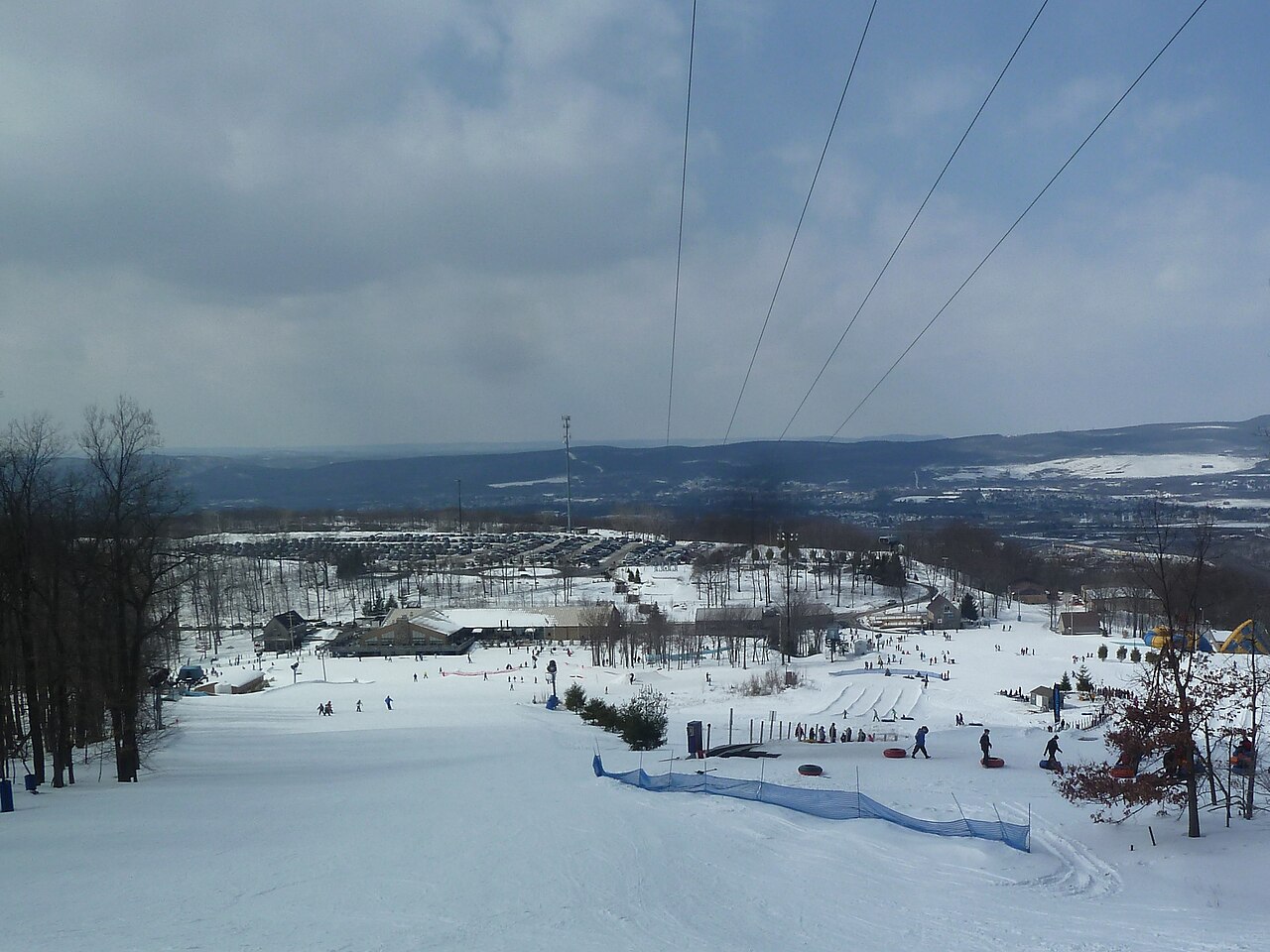 Montage Mountain — snowy ski slopes. Photo: Ekem. Archive image; resized.